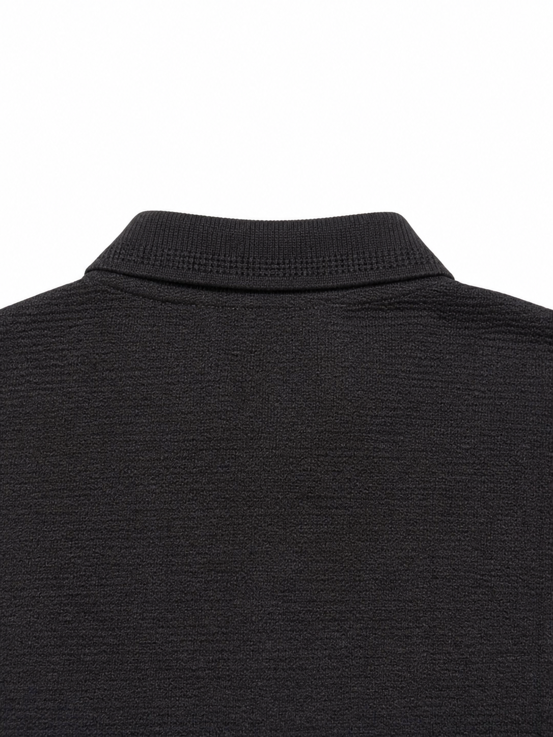 POLO MILANO PRETA DETALHE GOLA COSTAS