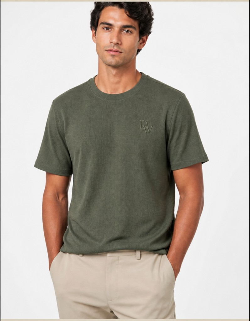 T SHIRT FIRENZE VERDE OLIVA MODELO HOMEM FRENTE