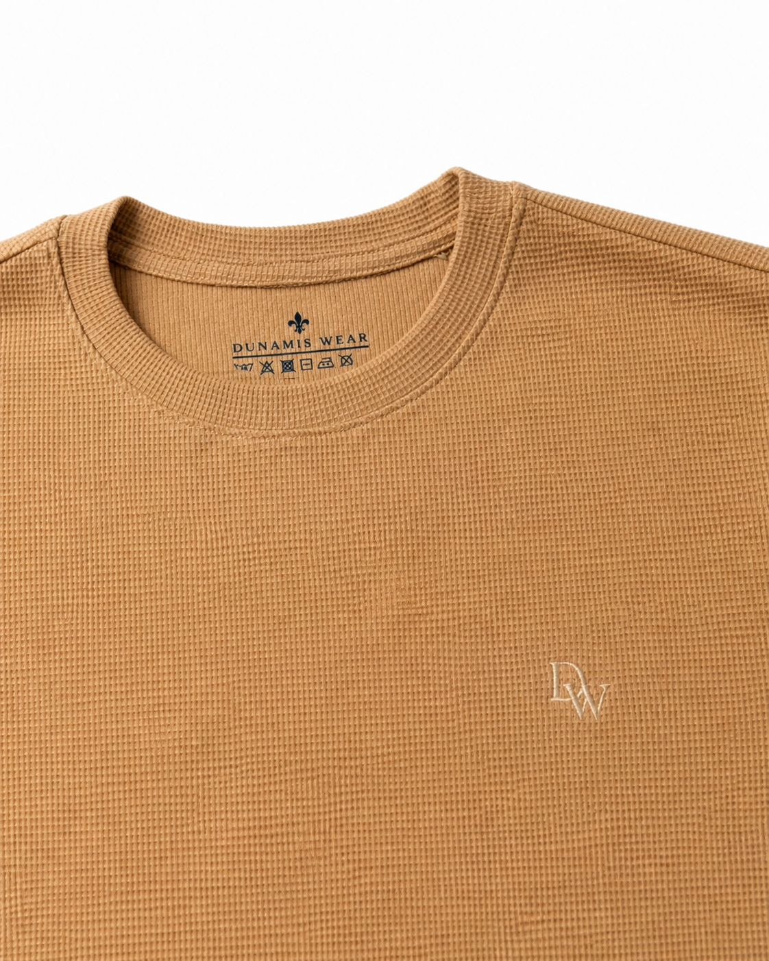 T SHIRT SIENA CARAMELO DETALHE GOLA E LOGO
